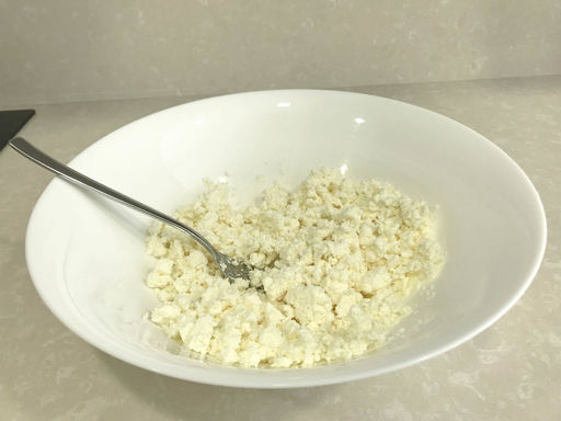 syrnye-treugolniki-iz-testa-filo-0/