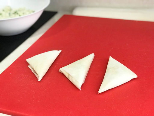 syrnye-treugolniki-iz-testa-filo-0/
